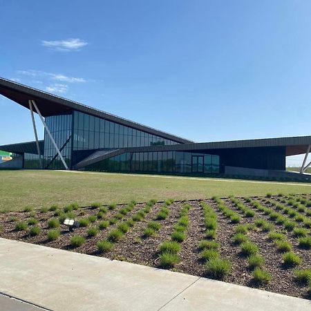 Old Fort Loft King & Queen Suites Nearest Accomodation To Marshals Museum Power Your Ev For Free! Fort Smith Exteriör bild