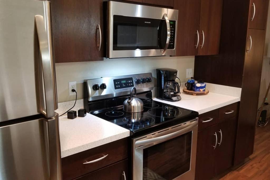Old Fort Loft King & Queen Suites Nearest Accomodation To Marshals Museum Power Your Ev For Free! Fort Smith Exteriör bild