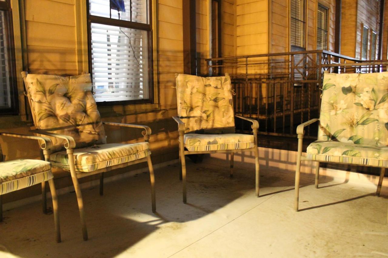 Old Fort Loft King & Queen Suites Nearest Accomodation To Marshals Museum Power Your Ev For Free! Fort Smith Exteriör bild
