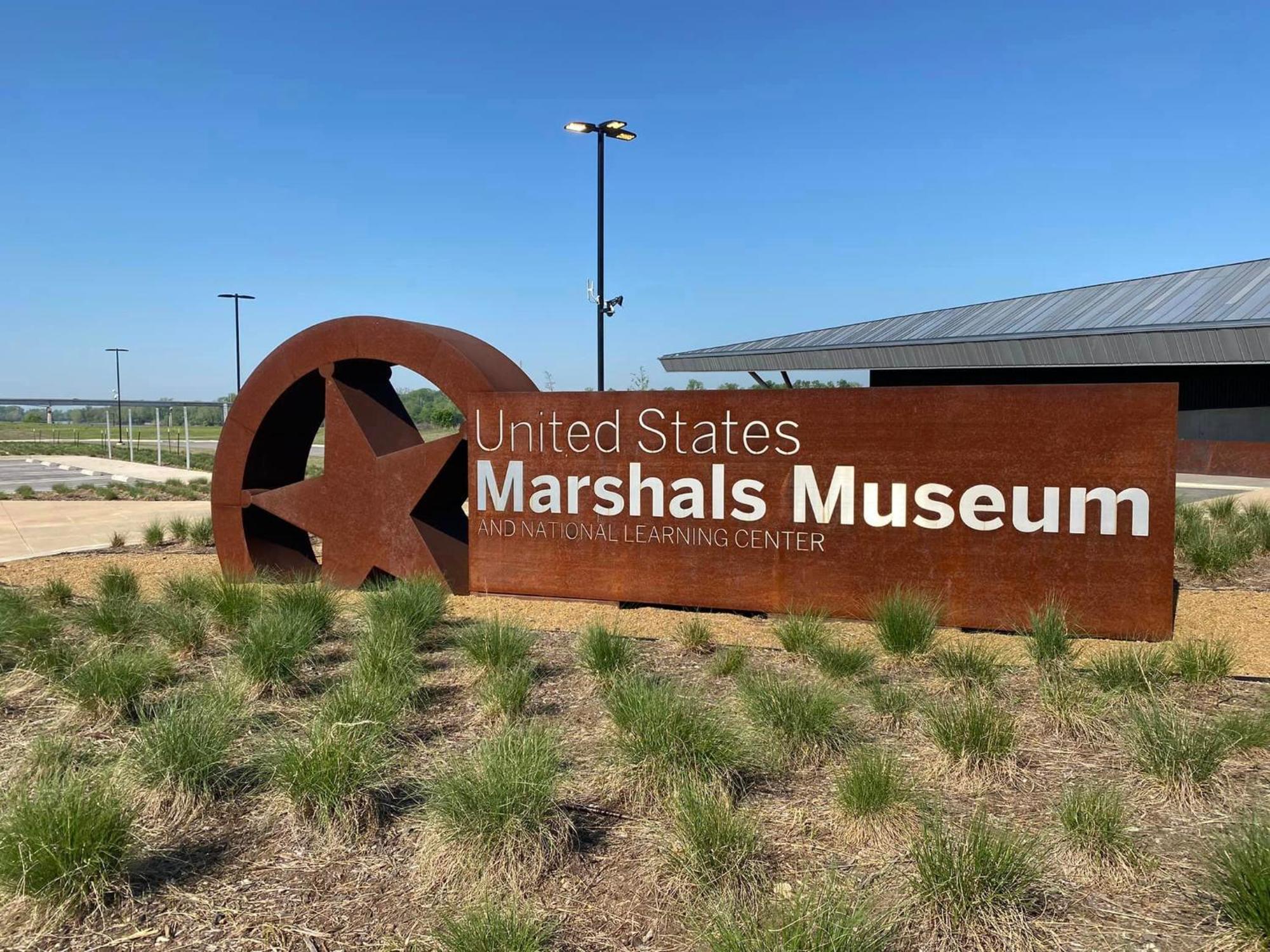 Old Fort Loft King & Queen Suites Nearest Accomodation To Marshals Museum Power Your Ev For Free! Fort Smith Exteriör bild